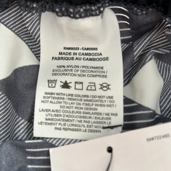 Nike Women’s Nylon Pants Women’s Geometric Black Rainwear, walk-in outdoor pants - Picture 10 of 11